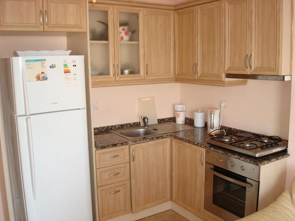 Triton Apartments 디딤